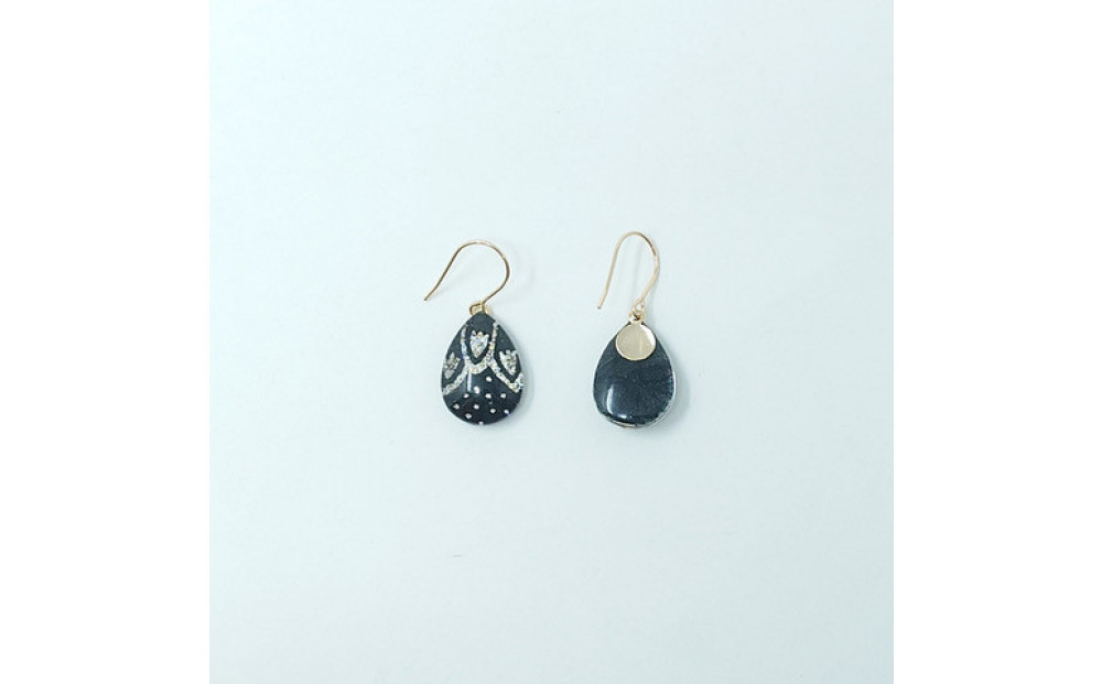 IKAZAKI WASHI JEWERLY しずくピアス「ブラック」レース柄