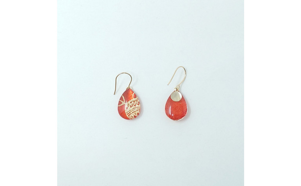 IKAZAKI WASHI JEWERLY しずくピアス「レッド」鞠柄