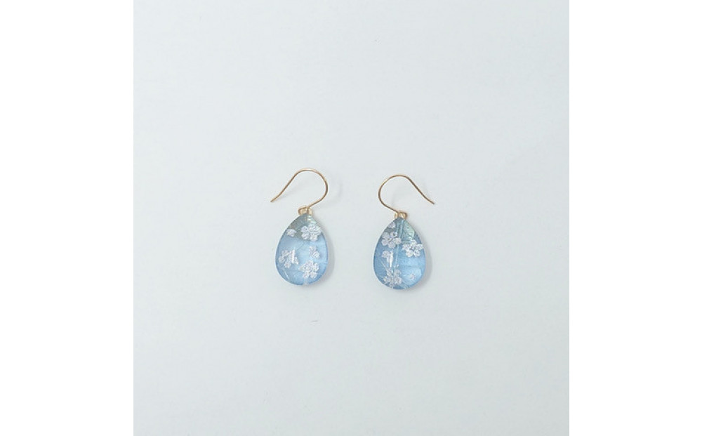IKAZAKI WASHI JEWERLY しずくピアス「ライトブルー」桜柄