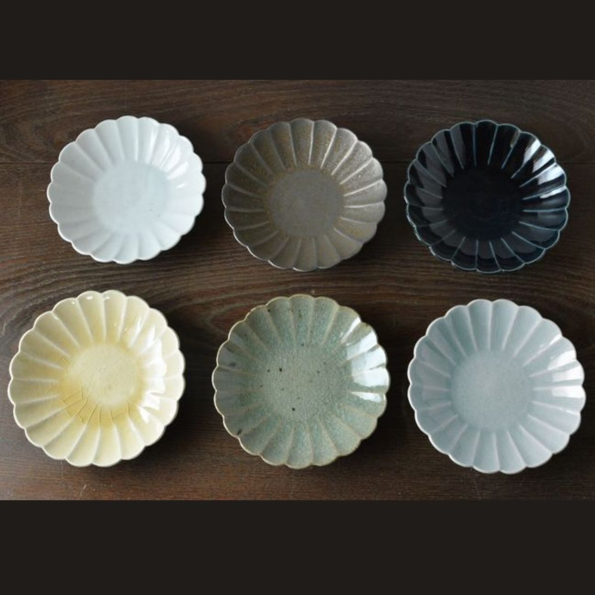 砥部焼 菊型皿セット（直径約17cm×2枚） 緑 【ふるさと納税 人気 おすすめ ランキング 食器 皿 お皿 砥部焼 おさら 陶芸 和食 洋食 手作り おしゃれ かわいい 愛媛県 伊方町 送料無料】 IKTS011-5