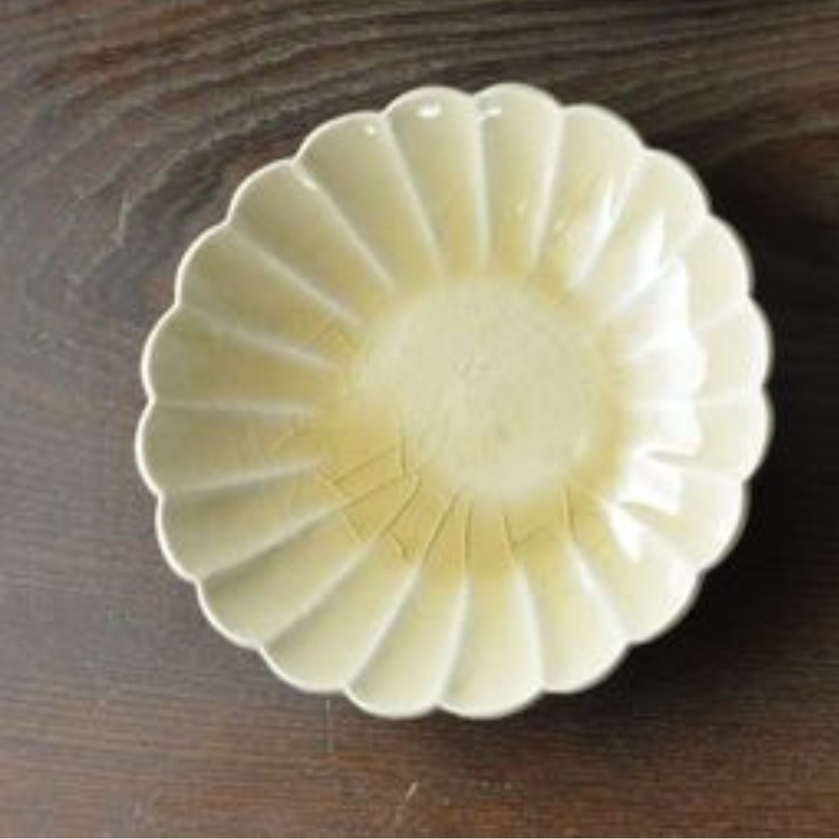 砥部焼 菊型皿セット（直径約17cm×2枚） 黄色 【ふるさと納税 人気 おすすめ ランキング 食器 皿 お皿 砥部焼 おさら 陶芸 和食 洋食 手作り おしゃれ かわいい 愛媛県 伊方町 送料無料】 IKTS011-4