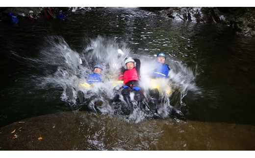 キャニオニング　ファミリーコース（4月～10月）大人1名様 チケット有効期限1年 ◇ | アクティビティ 遊び 体験 フォレストキャニオン