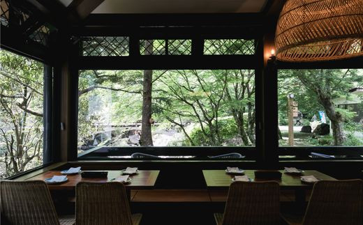 森の国「水際のロッジ」のシェフが腕をふるうランチコース（ペアランチ券） ◇ ｜愛媛県 松野町 森の国 観光 旅行 レジャー 宿泊 ロッジ 食付き チケット クーポン 滑川渓谷　国内旅行 宿泊施設 ペア ランチ コース シェフ 自慢