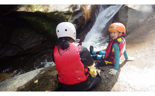 キャニオニング　ファミリーコース（4月～10月）大人1名様 チケット有効期限1年 ◇ | アクティビティ 遊び 体験 フォレストキャニオン