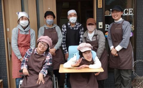 ピースパン工房 かぼちゃ食パン 4本 国産 こだわり 国産 素材 冷凍 セット 食パン オーガニックレーズン 天然酵母 有機全粒粉 国産小麦 三温糖