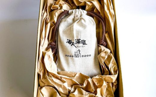 海人の藻塩 布袋入り（300g）6000円 塩 しお 藻塩 も塩 旨味 まろやか 海藻 ホンダワラ ミネラル 天ぷら 野菜 肉 焼肉 焼き肉 魚 焼魚 豆腐 家庭用 贈答用 贈答 下味  愛南町 愛媛県 朋和商事株式会社 蒲刈物産株式会社