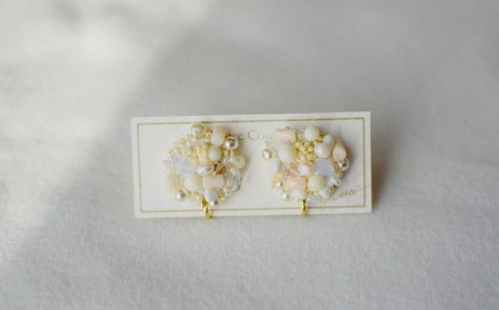 【宝石珊瑚】 (選べる) 赤、白、ピンク珊瑚の刺繍ピアス イヤリング 【株式会社ケンセン35】 [ATAR050-03]