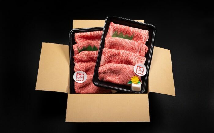 A4-A5 土佐黒牛 霜降り すき焼き用スライス 約1kg / 国産 ロース ウデ モモ 牛肉 すきやき ブランド牛 A4 A5 高知 【株式会社　羽根】 [ATCK019]