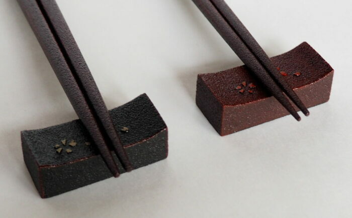 土佐古代塗 木製箸置き 2個セット /土佐古代塗 箸置き はし置き セット 木製 漆器 職人技 日本製 ペア 伝統工芸 美禄堂 ギフト 【美禄堂】 [ATBF064]