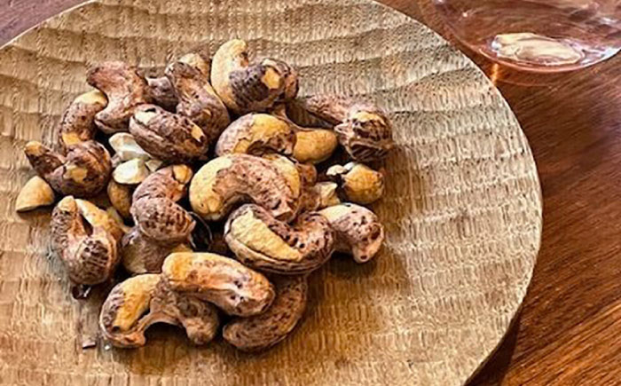 オトナ塩味が大人気!新たな味覚の扉を開く「うす皮付カシューナッツロースト 」約430g ×2袋 【あぜち食品】 [ATCC010]