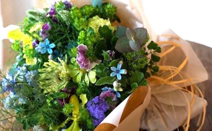 【12回定期便】生花ナチュラル花束 ブーケ初回花瓶付 【株式会社tomoni】 [ATCG018]