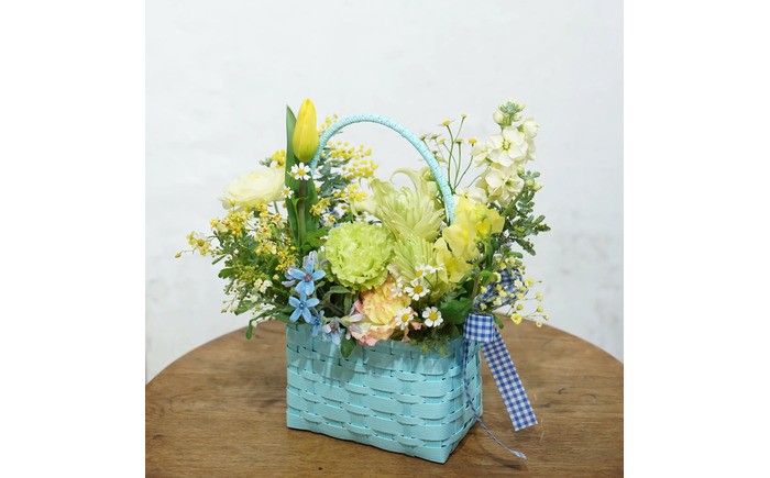 【6回定期便】季節の生花カラーバスケットフラワーM / お花 フラワー カラーバスケット アレンジ 映える リビング 装飾 作家もの カゴ 定期便 人気 季節の生花 収納バスケット ハイセンス ギフト 高知【株式会社tomoni】 [ATCG060]