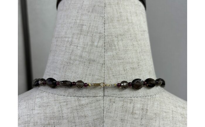 K18製 宝石珊瑚オリジナルデザインネックレス セミロング ガーネット スモーキークォーツ 【有限会社米沢サンゴ店】 [ATCX034]