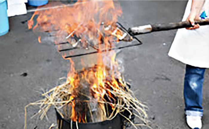 土佐久礼・トロ鰹たたき 約2000ｇ（4節入り）冷凍　約10人前 / 鰹 カツオ かつお 鰹 藁焼き カツオ 高知 ワラ 美味しい 完全藁焼き 多田水産【グレイジア株式会社】[ATAC075]