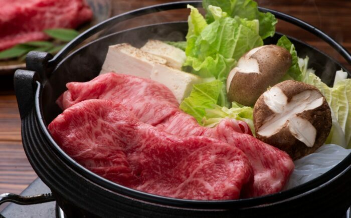 A4-A5 土佐黒牛 霜降り すき焼き用スライス 約500g / 国産 ロース ウデ モモ 牛肉 すきやき ブランド牛 A4 A5 高知 【株式会社　羽根】 [ATCK018]