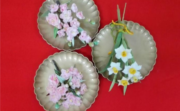 【ひな飾り】春の花飾り三段セット（桃の花・水仙)【花工房美呂】らんまん 花 雑貨 造花 インテリア お祝い ギフト 贈答 人気 送料無料 高知市 [ATCO015]