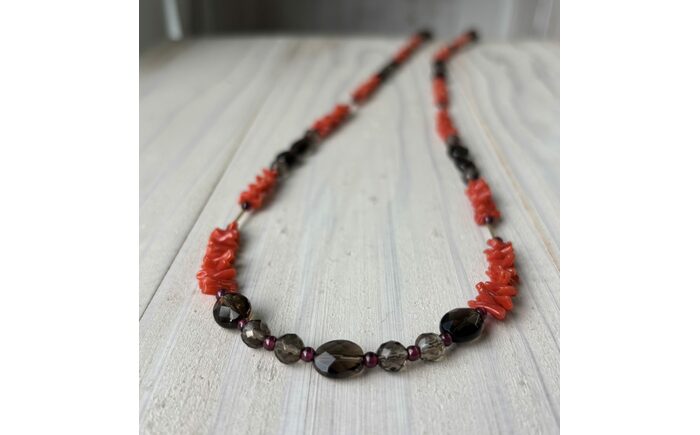 K18製 宝石珊瑚オリジナルデザインネックレス セミロング ガーネット スモーキークォーツ 【有限会社米沢サンゴ店】 [ATCX034]