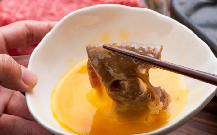 A4-A5 土佐黒牛 霜降り すき焼き用スライス 約1kg / 国産 ロース ウデ モモ 牛肉 すきやき ブランド牛 A4 A5 高知 【株式会社　羽根】 [ATCK019]