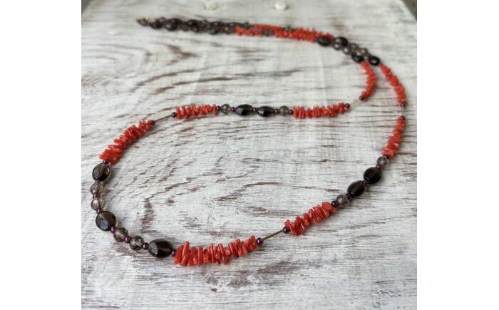 K18製 宝石珊瑚オリジナルデザインネックレス セミロング ガーネット スモーキークォーツ 【有限会社米沢サンゴ店】 [ATCX034]