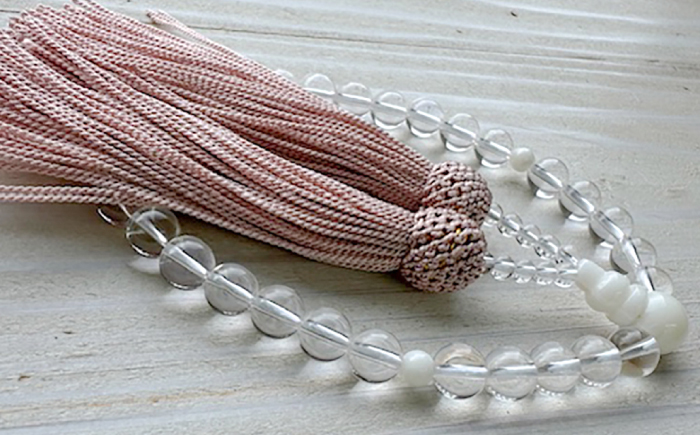 大切なお道具 水晶と珊瑚の念珠8さくら 【有限会社米沢サンゴ店】 [ATCX037]