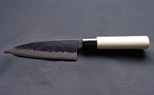 土佐の打ち刃物職人が作る、黒打ち舟行包丁　刃渡り150mm | 青2 朴【グレイジア株式会社】 [ATAC444]