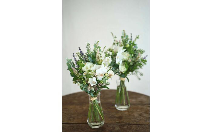 【3回定期便】季節のおすすめ生花花束一対 お供え 供花 初回花瓶付 【株式会社tomoni】 [ATCG032]