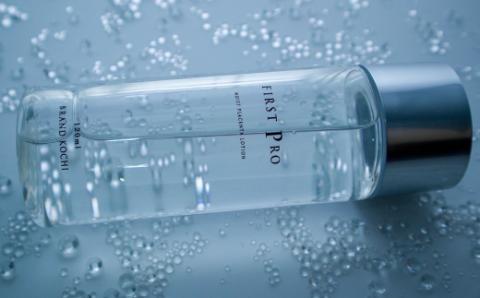 高知の化粧水　ＦＩＲＳＴ　ＰＲＯ 高知の化粧水 FIRST PRO【独自開発 無添加 敏感肌向け ヒト幹細胞培養液 プラセンタ つや肌 スキンケア 化粧品 コスメ  化粧水  ノンコメドジェニック ニキビ対策 赤ちゃん 海洋深層水 無香料 無着色 無鉱物油】