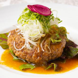 【ホテルメイド】土佐あかうし１００％ハンバーグステーキ自家製ソース（１５０ｇ×２個）年６回（偶数月）お届け