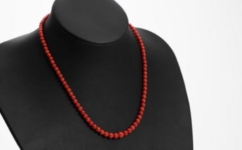 赤サンゴ丸玉　ネックレス（ケース付）