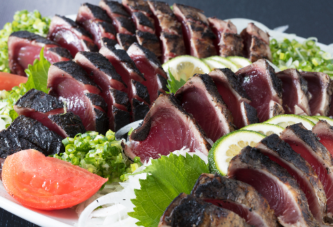 【奇数月6回定期便】厳選かつおの完全わら焼きたたき 1回あたり2節 恋人の聖地グルメ甲子園で５位！  (室戸海洋深層水の塩付き) かつおのたたき カツオのたたき 鰹 カツオ たたき 海鮮 冷凍 送料無料 kr013