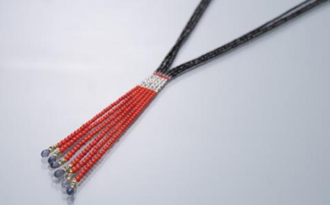 赤サンゴのネクタイ風デザインネックレス