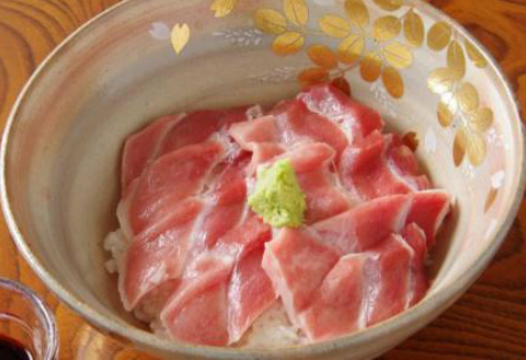 初音のジオ丼とマグロ丼セット