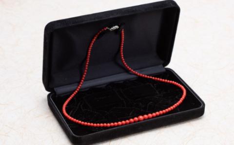 赤サンゴ丸玉　ネックレス（ケース付）