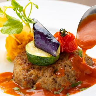 【ホテルメイド】土佐あかうし１００％ハンバーグステーキ自家製ソース（１５０ｇ×２個）年６回（偶数月）お届け