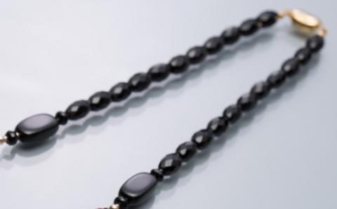 赤サンゴ・オニキスのデザインネックレス【天然宝石サンゴ】