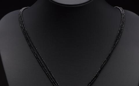 赤サンゴのネクタイ風デザインネックレス