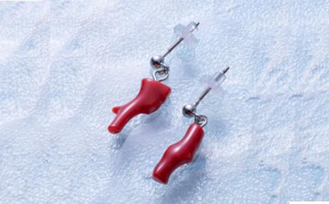 血赤サンゴ枝のピアス