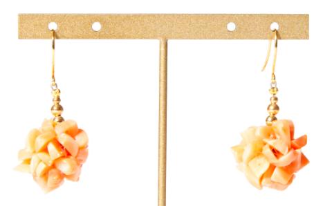 ピンクサンゴのデザインピアス［K18アメリカンピアス］