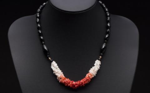 赤サンゴ・白サンゴのグラデーションネックレス