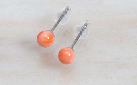 ピンクサンゴ５mm玉ピアス