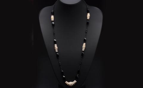 白サンゴ・オニキスのデザインネックレス【ロング】