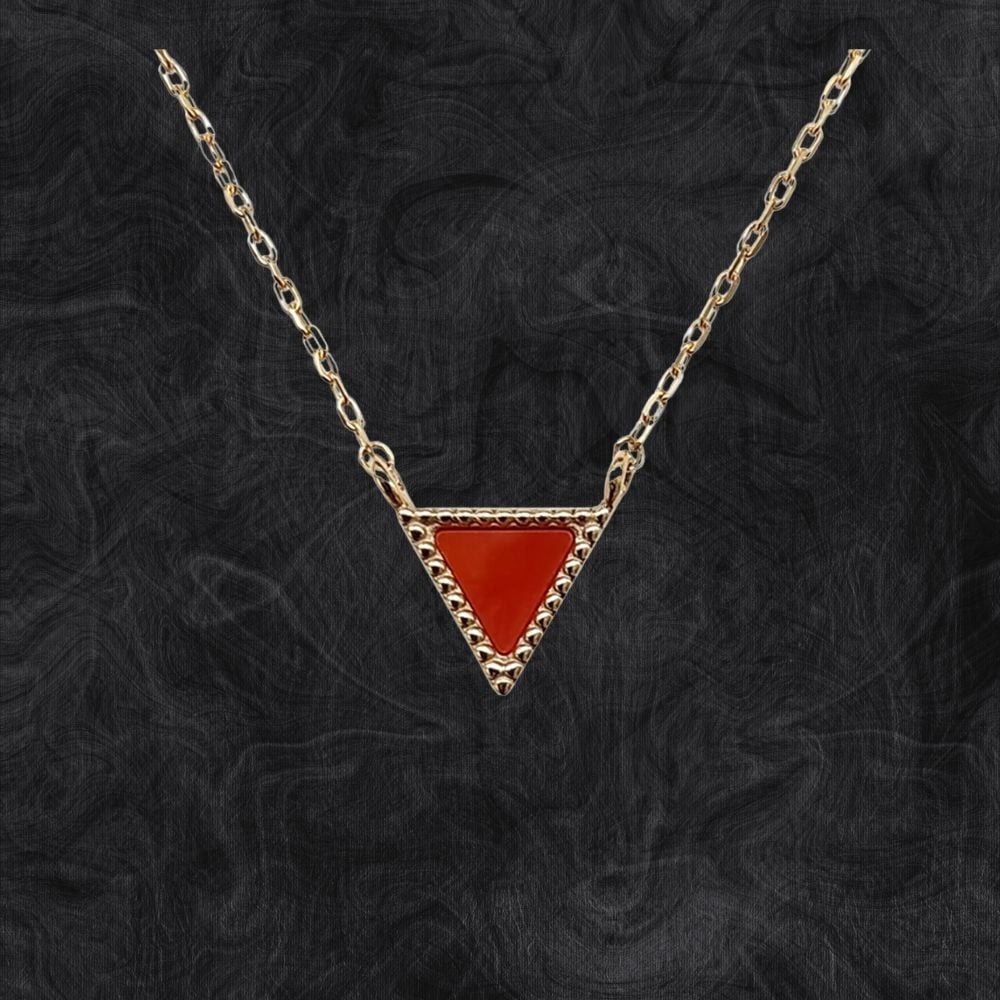 珊瑚 血赤珊瑚 トライアングル ペンダント ネックレス K10イエローゴールド 天然サンゴ 一点物 アクセサリー 厄除け お守り クリスマス バレンタイン 誕生日プレゼント 記念日 ホワイトデー ジュエリー 大人可愛い ギフト さんご サンゴ 高知県室戸市