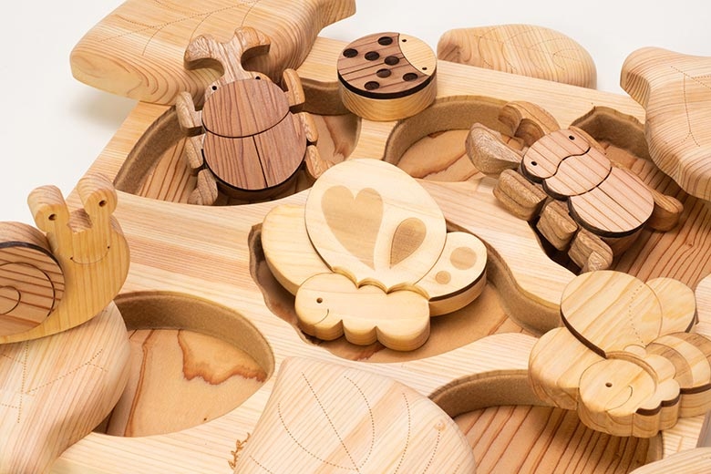 【木のおもちゃ】かくれんぼパズル さとやま 名入れ可能