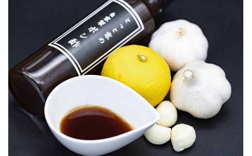 【高知県産ゆず果汁使用】にんにく入り自家製ぽん酢 5本セット 270ml×5本 ゆずポン酢 柚子ポン酢 ゆず果汁 調味料 鍋物 湯豆腐 焼き魚 揚げ物 サラダ かつおのタタキ なすのタタキ 冷奴 高知名物 四国 特産品 自家製 手作り ギフト 贈り物 お取り寄せ 安芸市 高知県