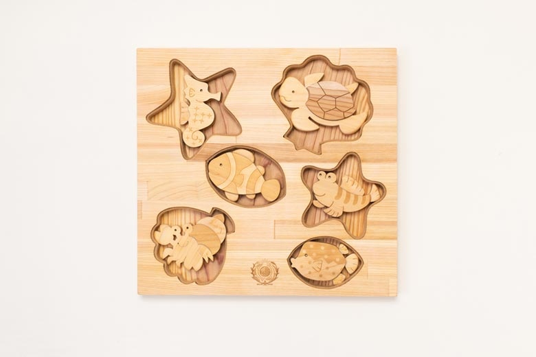 【木のおもちゃ】かくれんぼパズル うみべ 名入れ可能