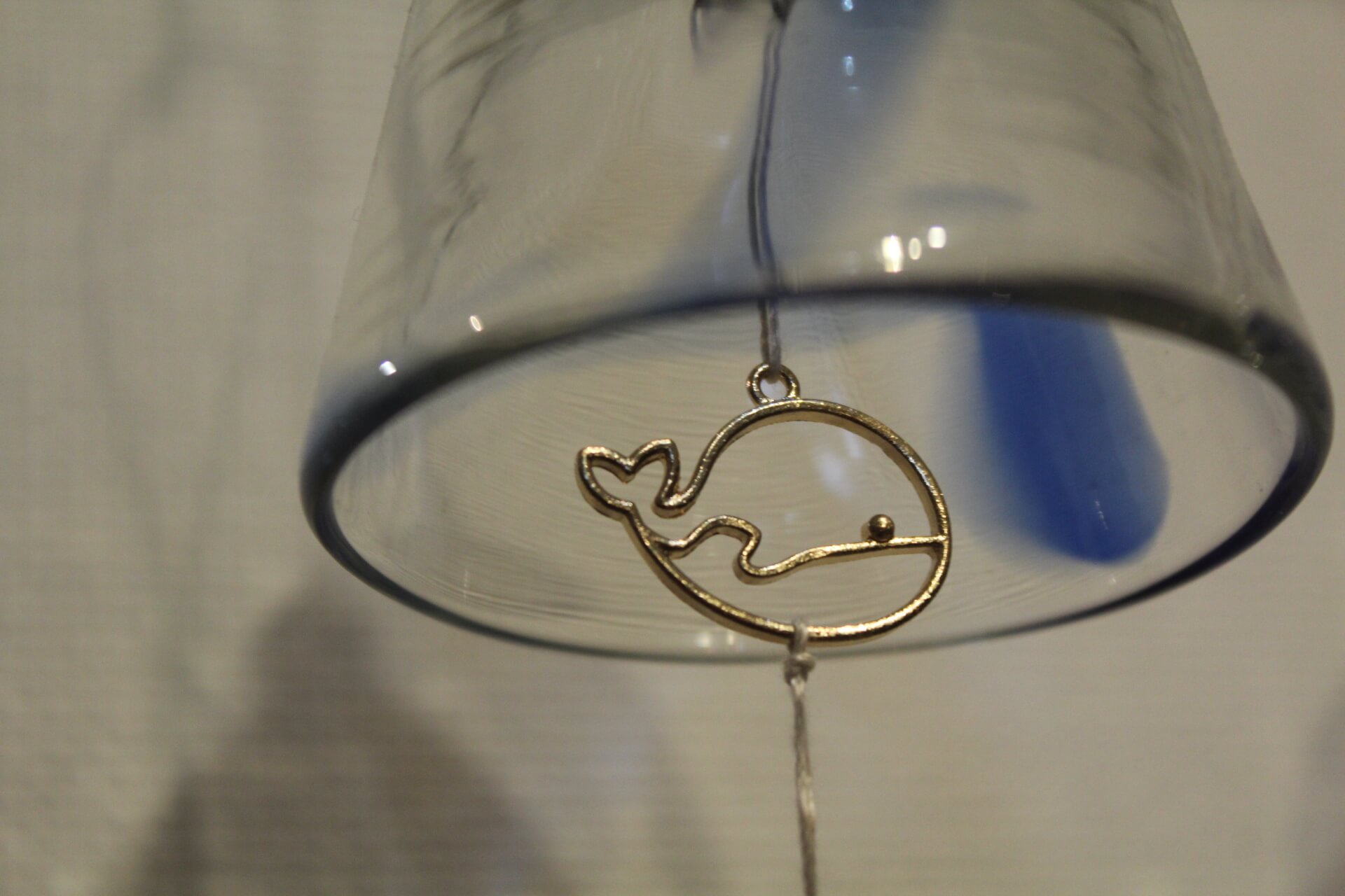 ガラス風鈴「海つ音」（三角型・クジラ）【 工芸品 雑貨 インテリア 風鈴 人気 おすすめ 】