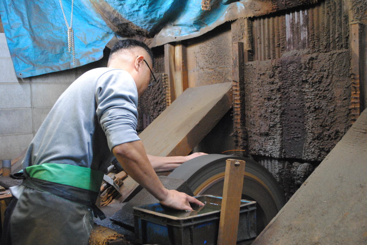 切付型三徳包丁鏡面180ミリ銀3鋼