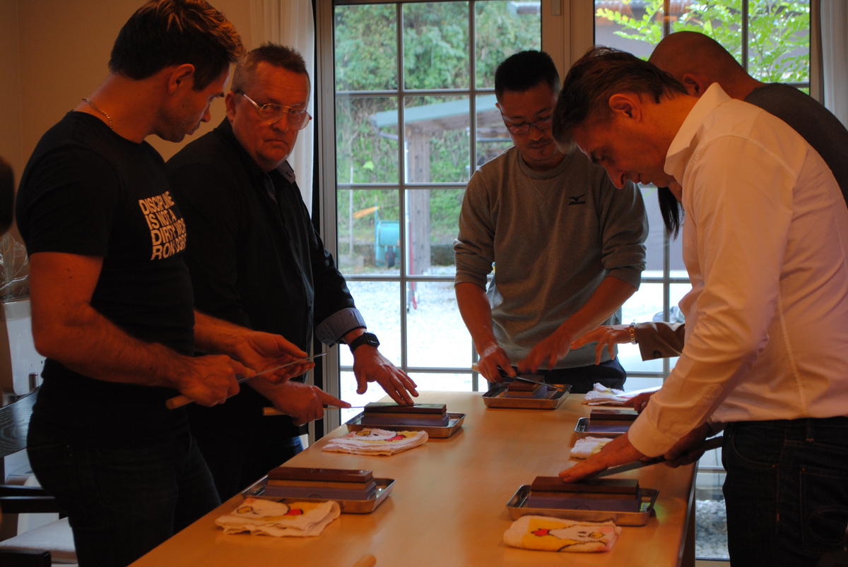 切付型三徳包丁鏡面180ミリ銀3鋼