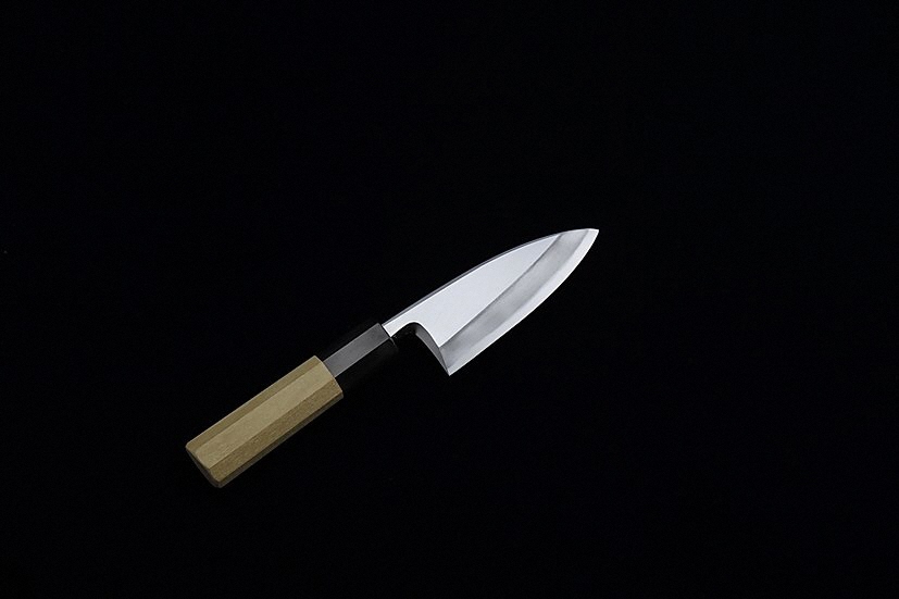 出刃包丁１８０ミリ銀３鋼　