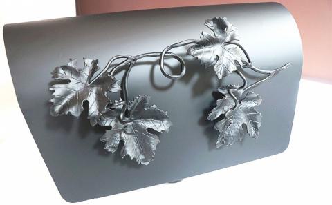 アイアンポスト【繁栄の青い葡萄】切り株台付き【ネーム入り】 【おしゃれ】